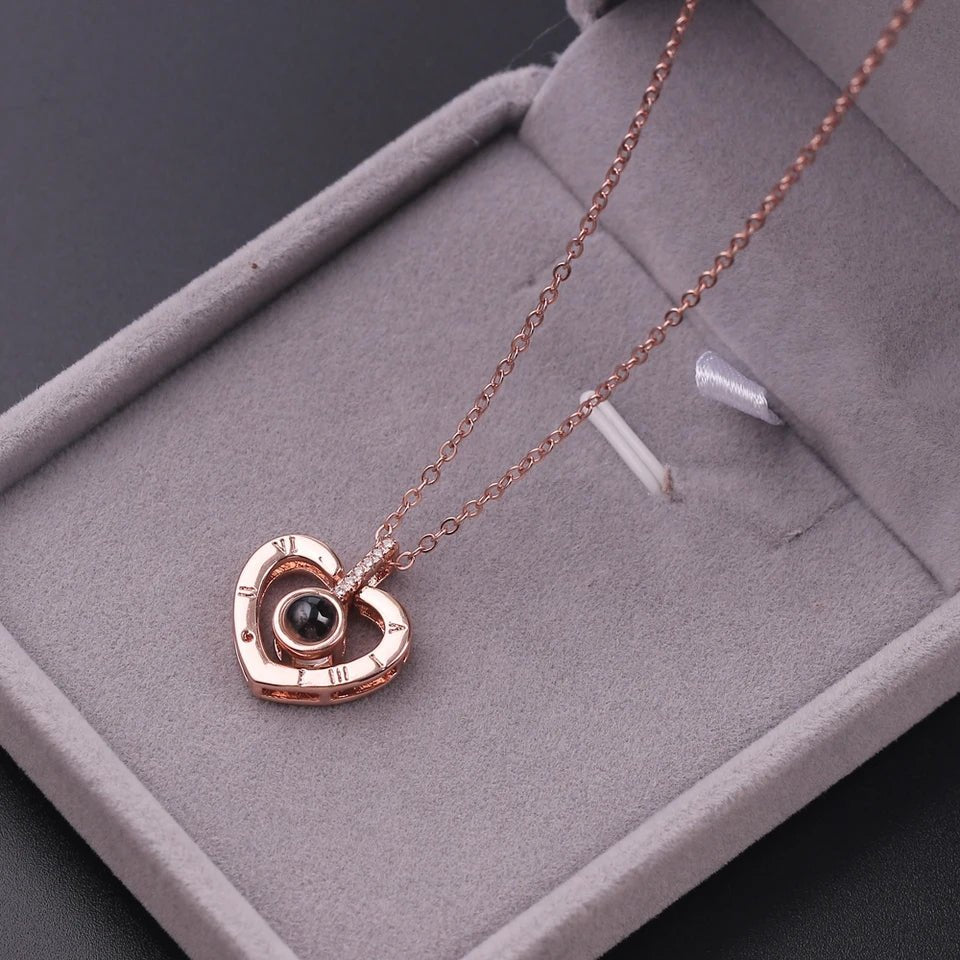 Collar con proyección la palabra te amo en 100 idiomas, enchapado en oro de 18k, Calidad Garantizada - Samsara